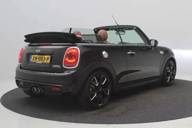 MINI Cabrio (2018) thumbnail 3