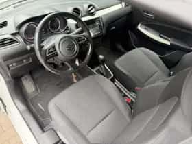 Suzuki Swift (2018) thumbnail 22