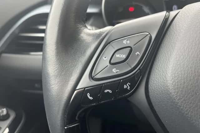 Toyota C-HR (2021) thumbnail 10