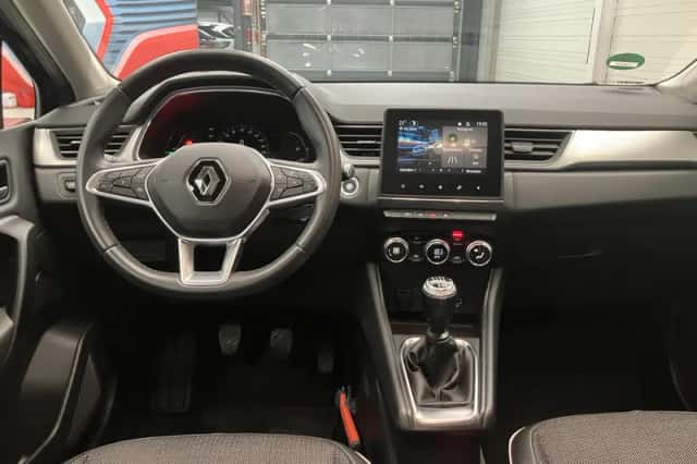 Renault Captur (2021) thumbnail 2