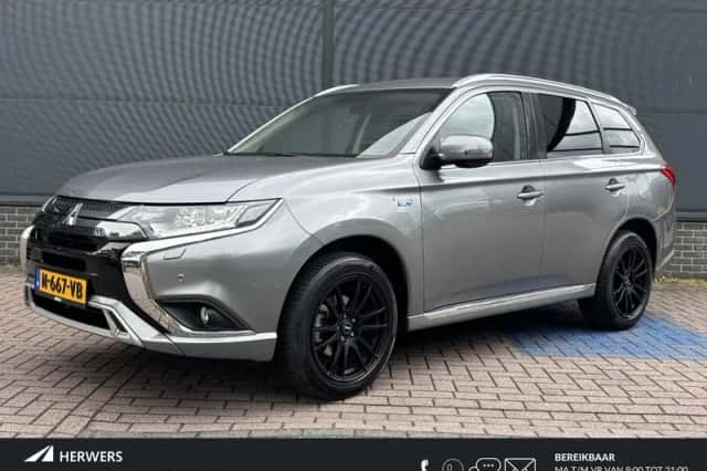 Mitsubishi Outlander (2021) thumbnail 1