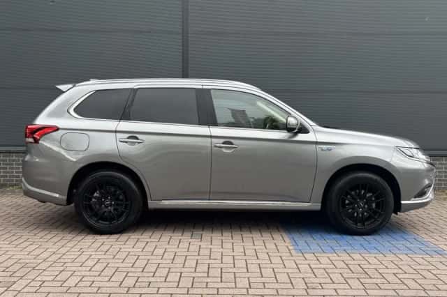 Mitsubishi Outlander (2021) thumbnail 11