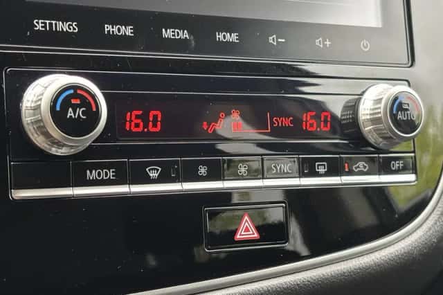 Mitsubishi Outlander (2021) thumbnail 17