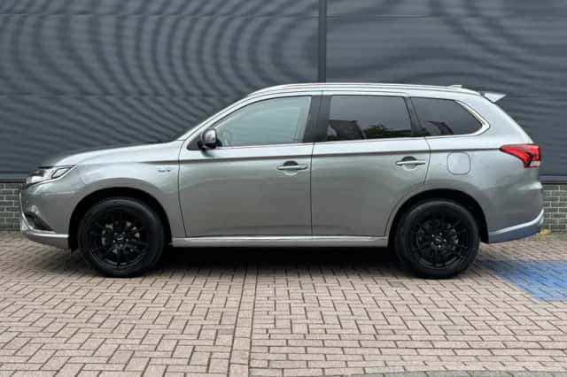 Mitsubishi Outlander (2021) thumbnail 8