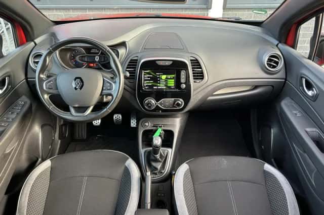 Renault Captur (2018) thumbnail 2