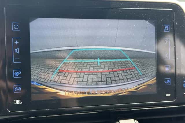 Toyota C-HR (2020) thumbnail 11