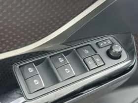 Toyota C-HR (2020) thumbnail 14