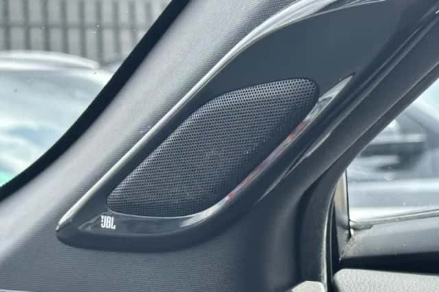 Toyota C-HR (2020) thumbnail 25