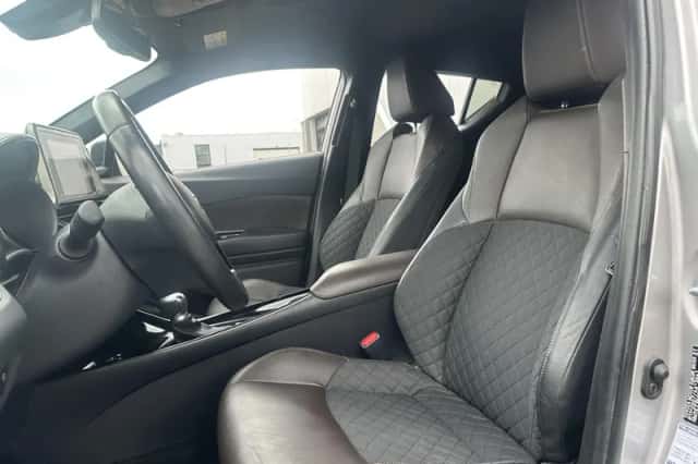 Toyota C-HR (2020) thumbnail 6