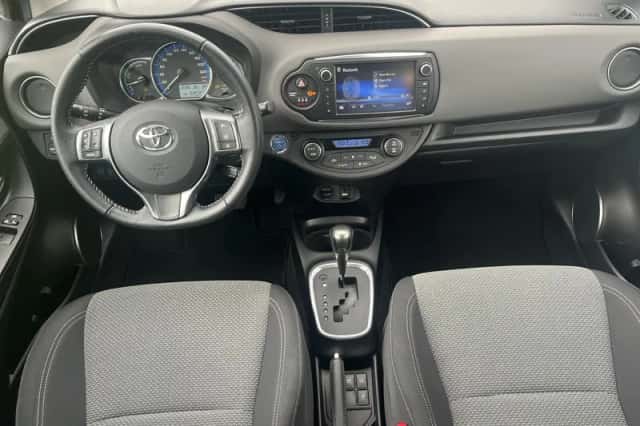 Toyota Yaris (2016) thumbnail 2