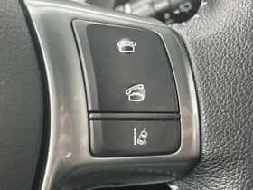 Toyota Yaris (2016) thumbnail 12