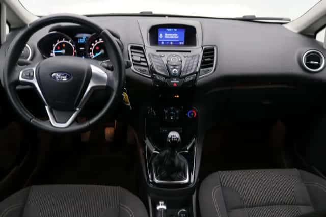 Ford Fiesta (2015) thumbnail 2