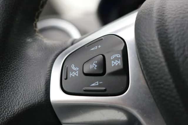 Ford Fiesta (2015) thumbnail 25