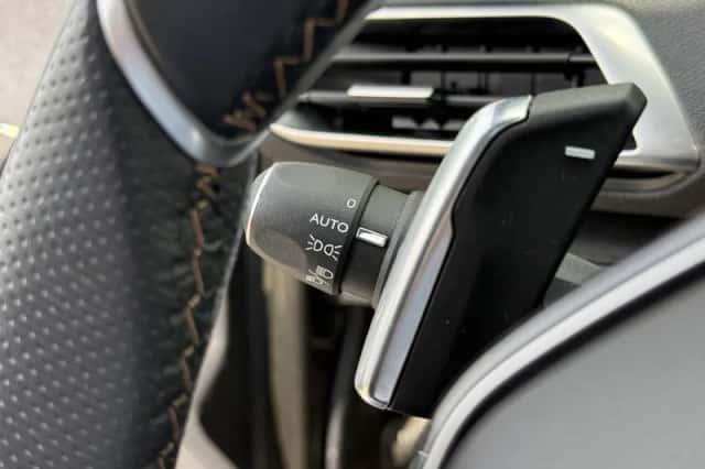 Peugeot 3008 (2018) thumbnail 25