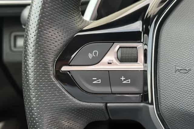 Peugeot 3008 (2018) thumbnail 35