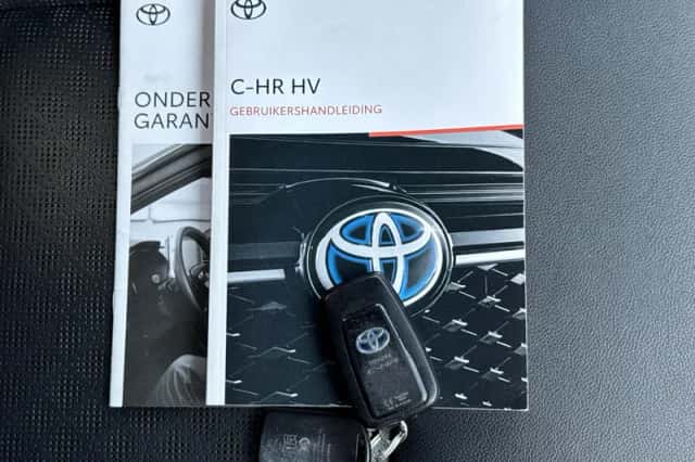 Toyota C-HR (2021) thumbnail 5