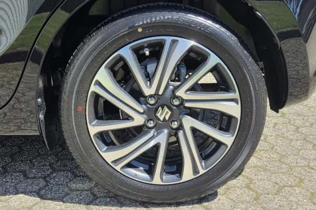 Suzuki Swift (2022) thumbnail 36