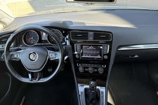 Volkswagen Golf (2014) thumbnail 2