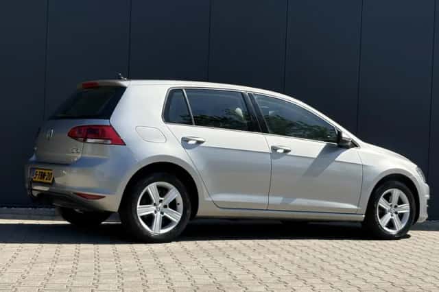 Volkswagen Golf (2014) thumbnail 3