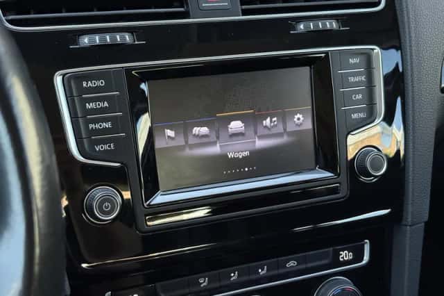 Volkswagen Golf (2014) thumbnail 44