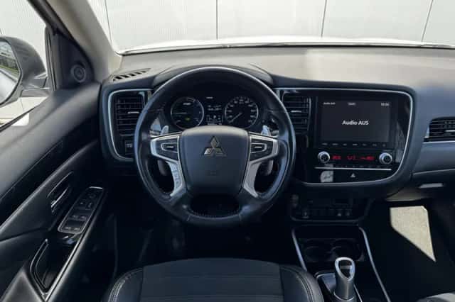 Mitsubishi Outlander (2021) thumbnail 17