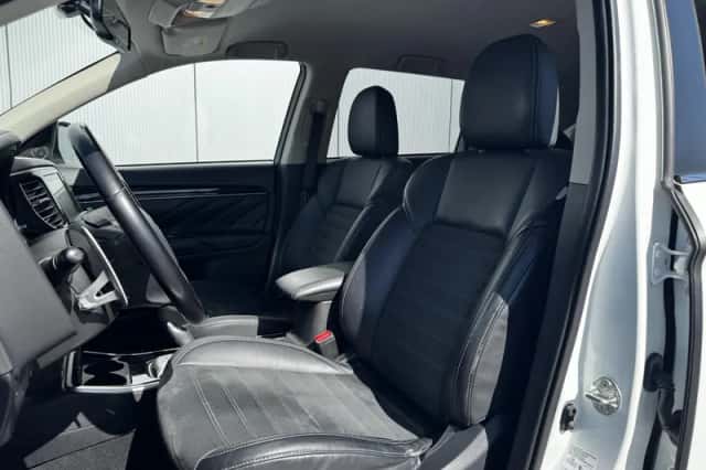 Mitsubishi Outlander (2021) thumbnail 9
