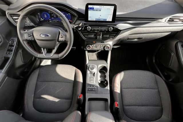 Ford Kuga (2022) thumbnail 2