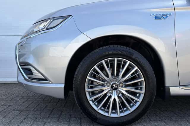 Mitsubishi Outlander (2021) thumbnail 17