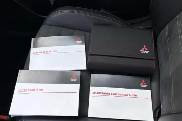 Mitsubishi Outlander (2021) thumbnail 4