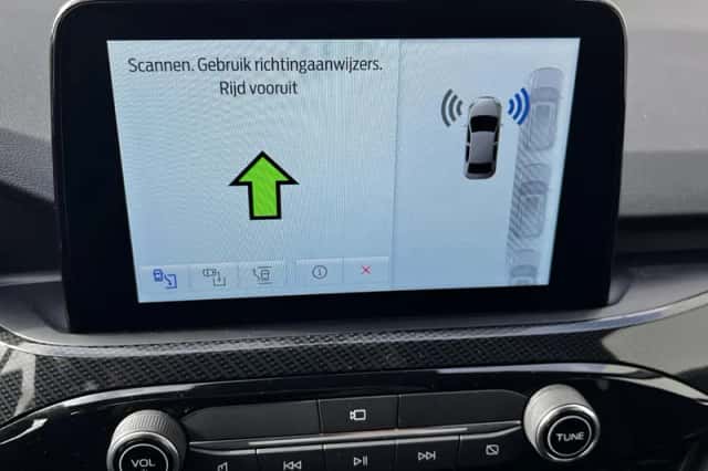 Ford Kuga (2023) thumbnail 14