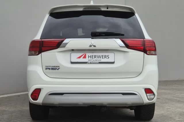 Mitsubishi Outlander (2021) thumbnail 24