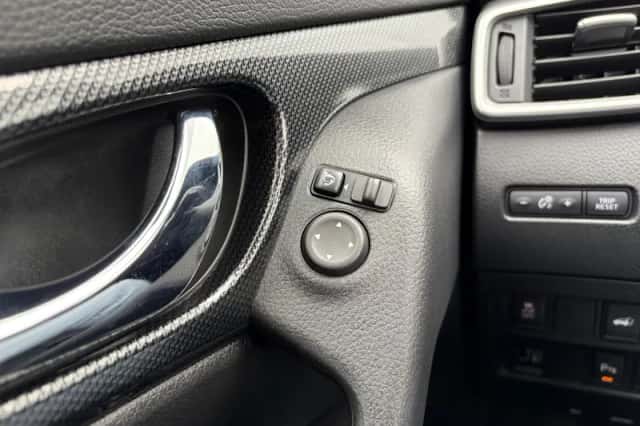 Nissan X-Trail (2017) thumbnail 14