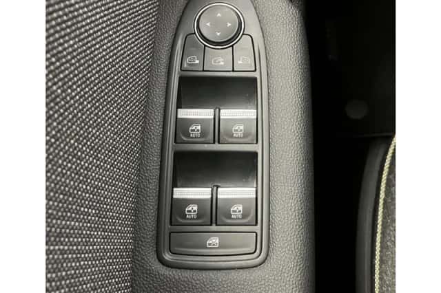 Renault Captur (2024) thumbnail 29