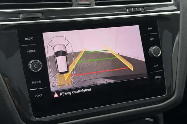 Volkswagen Tiguan (2022) thumbnail 10