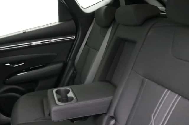 Hyundai Tucson (2022) thumbnail 23