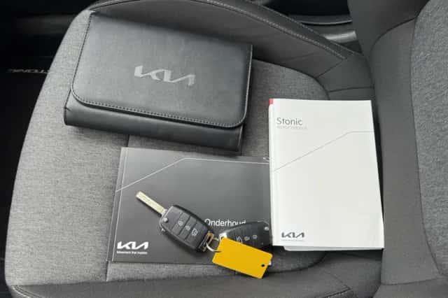Kia Stonic (2024) thumbnail 5
