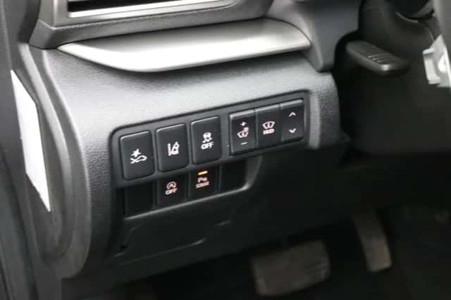 Mitsubishi Eclipse Cross (2019) thumbnail 26