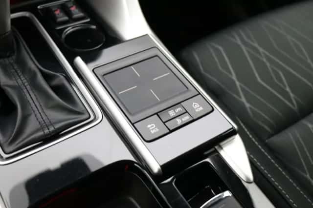 Mitsubishi Eclipse Cross (2019) thumbnail 32