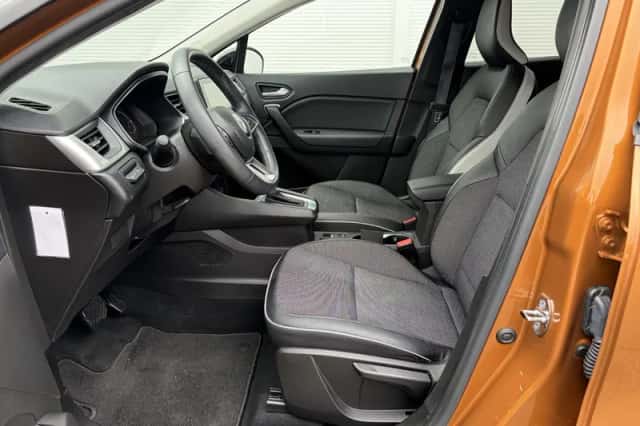 Renault Captur (2022) thumbnail 23