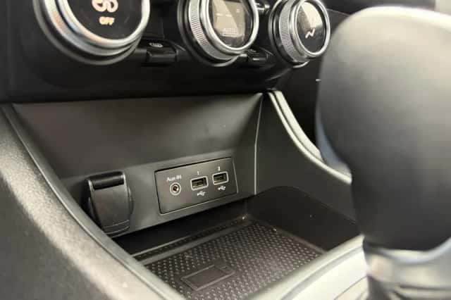 Renault Captur (2022) thumbnail 31