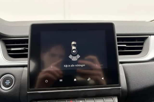 Renault Captur (2022) thumbnail 35