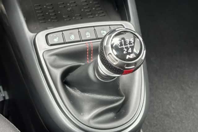 Hyundai i10 (2023) thumbnail 25