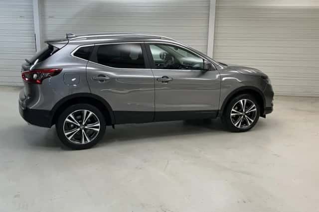 Nissan Qashqai (2018) thumbnail 3