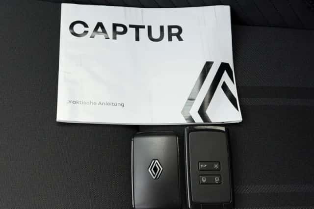 Renault Captur (2024) thumbnail 4