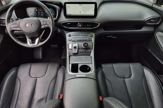 Hyundai Santa Fe (2022) thumbnail 2