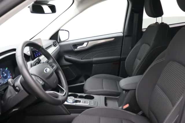 Ford Kuga (2023) thumbnail 4