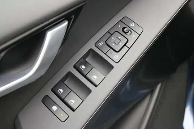 Kia Niro (2023) thumbnail 5