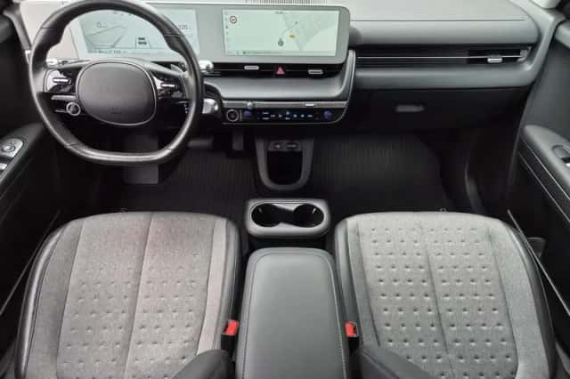 Hyundai Ioniq 5 (2023) thumbnail 2