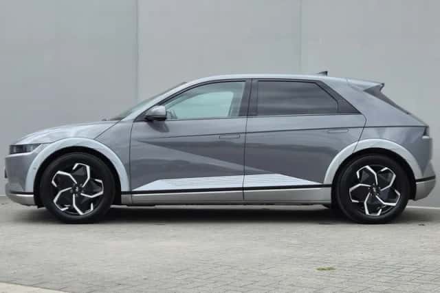 Hyundai Ioniq 5 (2023) thumbnail 3