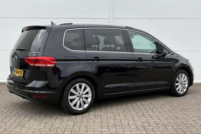 Volkswagen Touran (2021) thumbnail 3